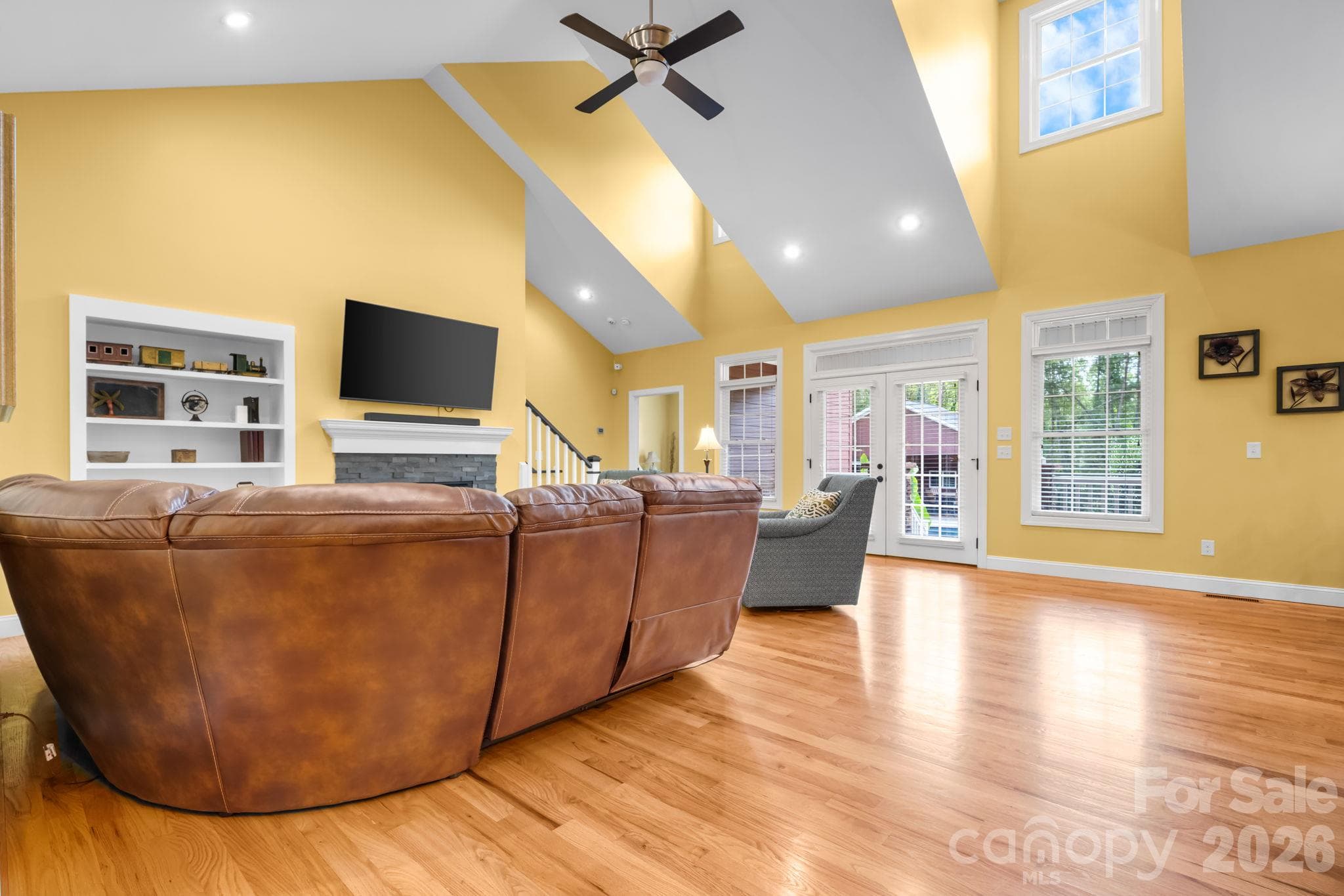Single Family Residence at 2139 Zion Church Road, Hickory, photo 10 of 47