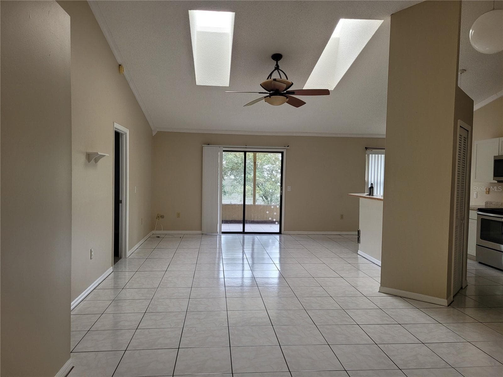 Single Family Residence at 2870 IDLEWEISE DR, DELTONA, photo 2 of 20