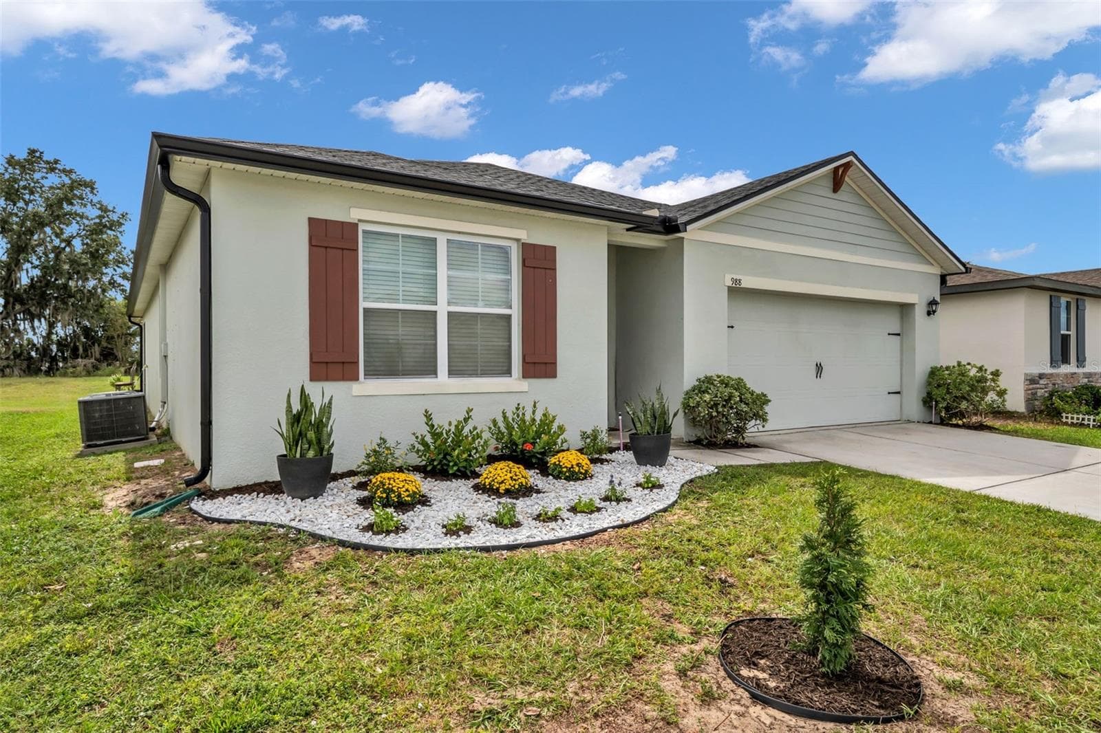 Single Family Residence at 988 CAMBRIDGE DR, WINTER HAVEN, photo 2 of 27