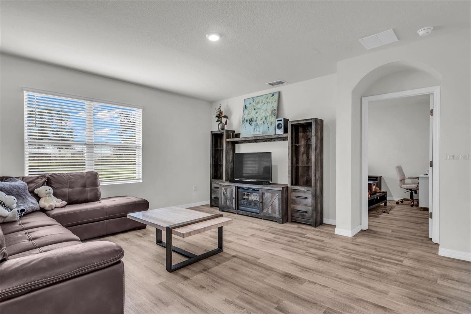 Single Family Residence at 988 CAMBRIDGE DR, WINTER HAVEN, photo 11 of 27