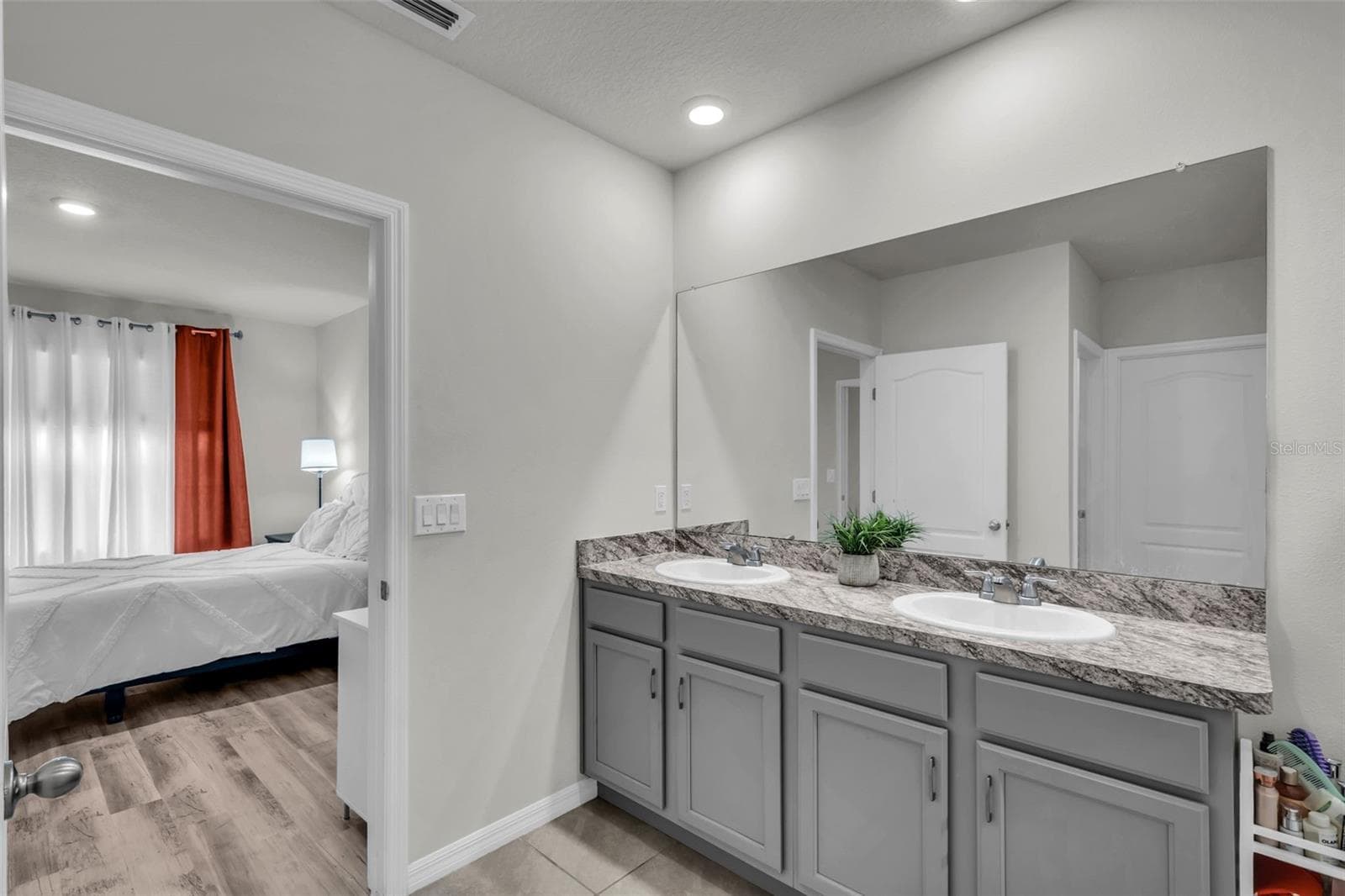 Single Family Residence at 988 CAMBRIDGE DR, WINTER HAVEN, photo 21 of 27