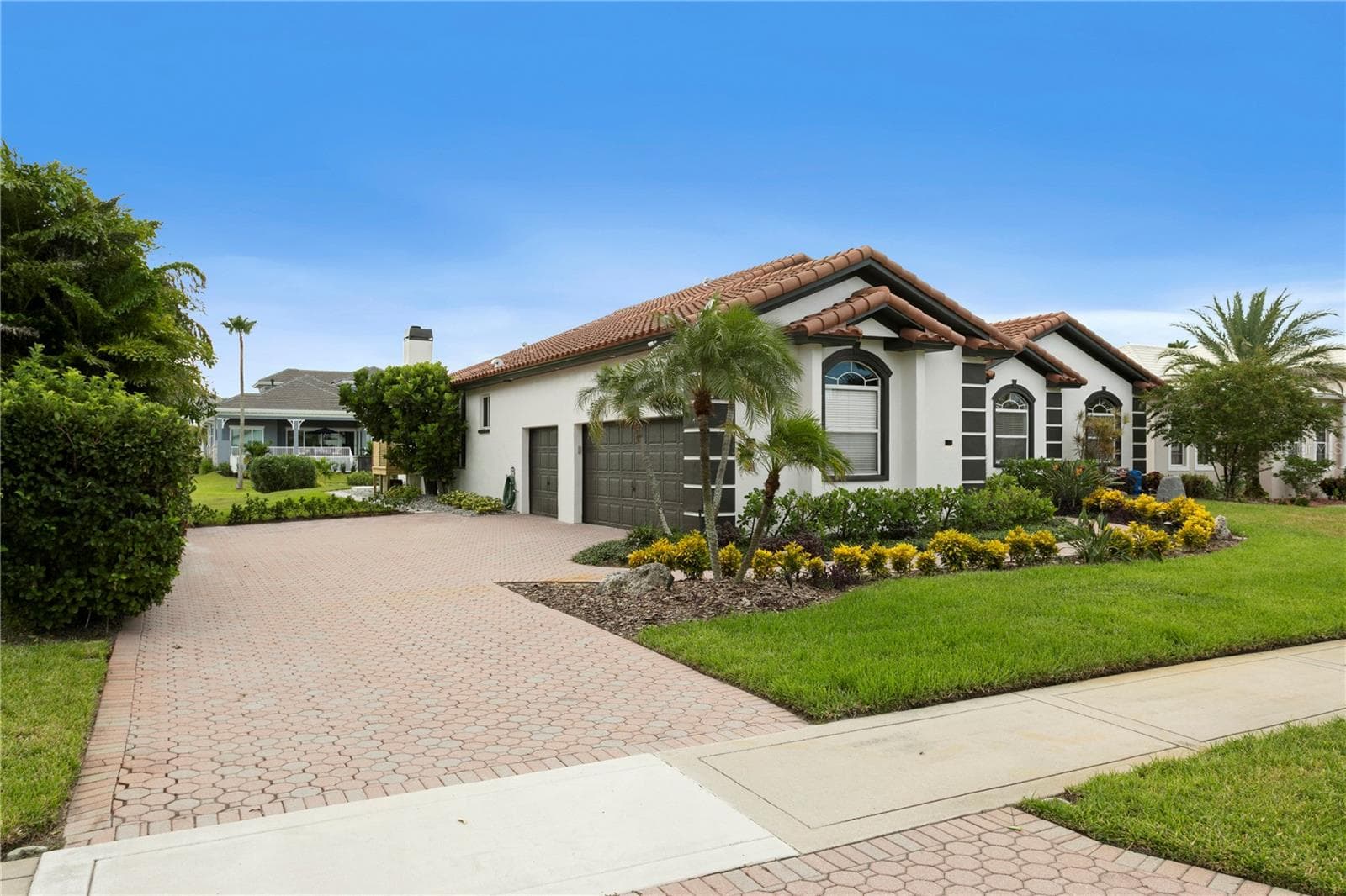 This beautiful home features a 2020 roof and spacious 3-car garage complete with new epoxy flooring - 6402 RUBIA CIR, APOLLO BEACH