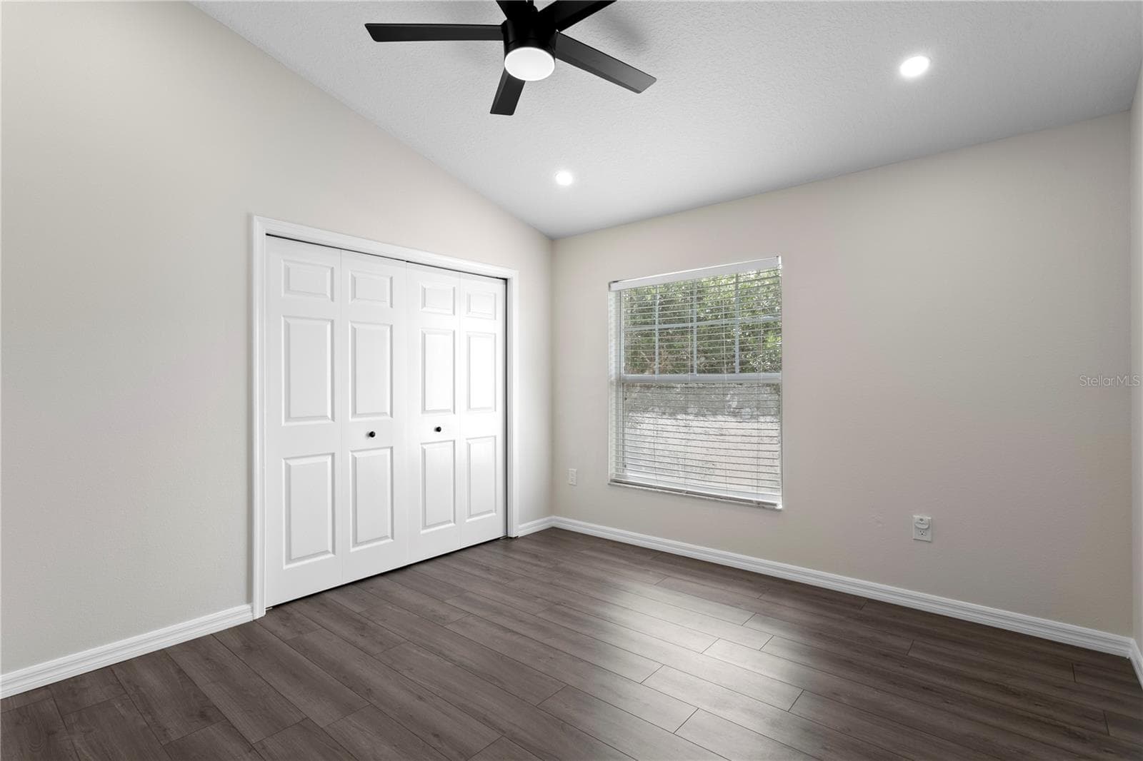 All bedrooms feature ample closet storage. - 6402 RUBIA CIR, APOLLO BEACH