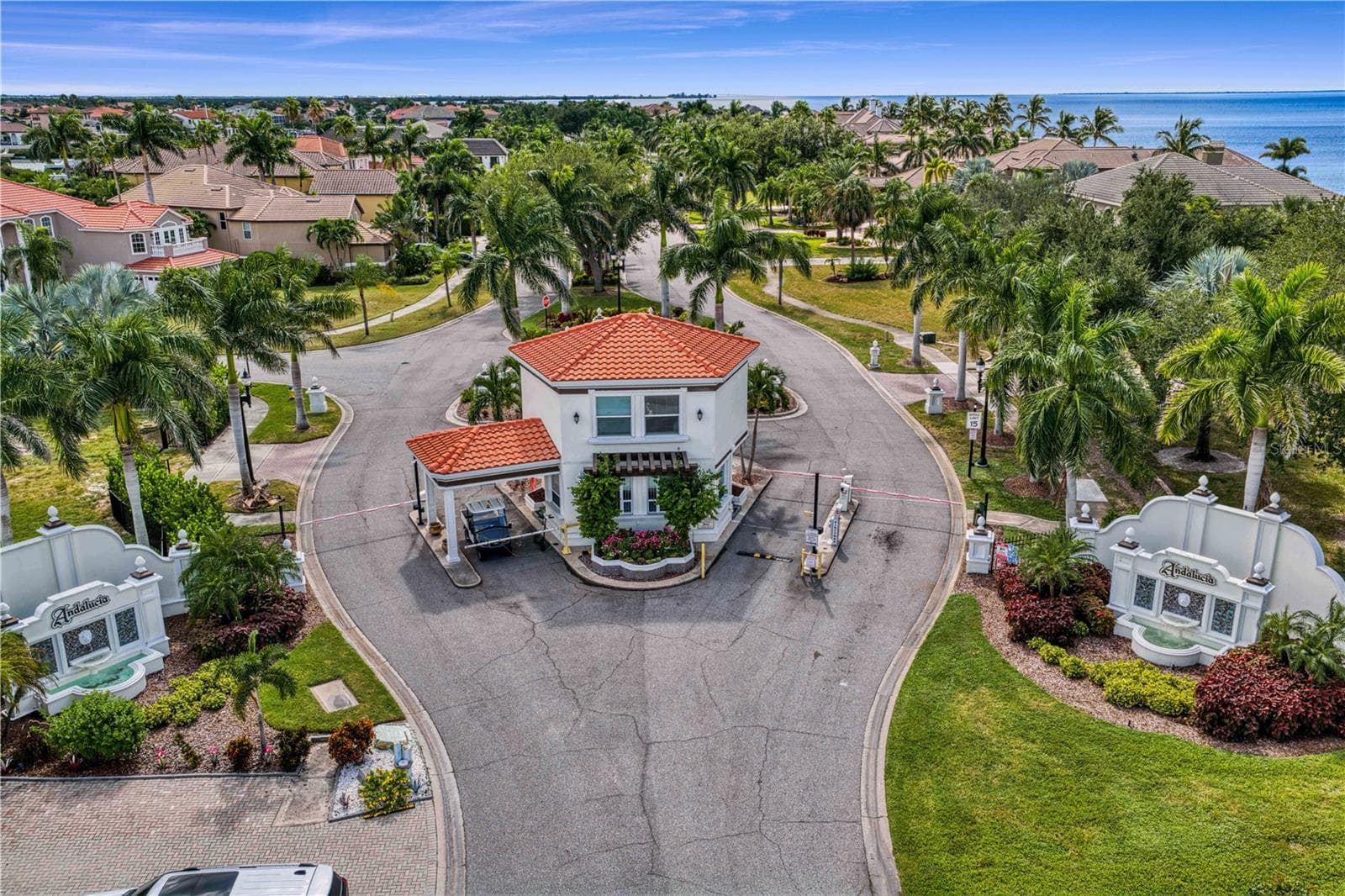 Guard-Gated Entrance with 24-hour Security - 6402 RUBIA CIR, APOLLO BEACH