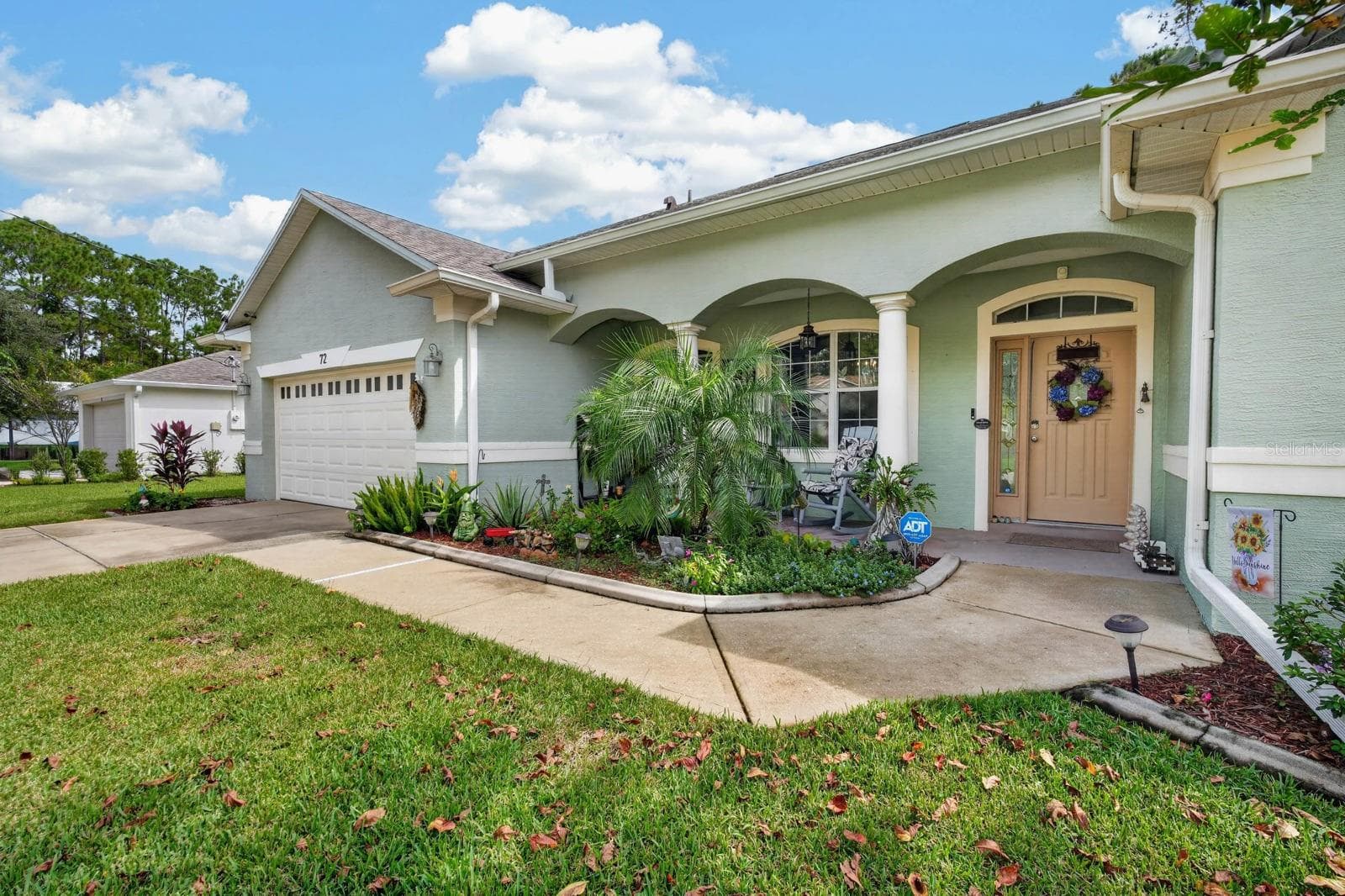 beautiful arched architecture adds to curb appeal - 72 KARAS TRL, PALM COAST
