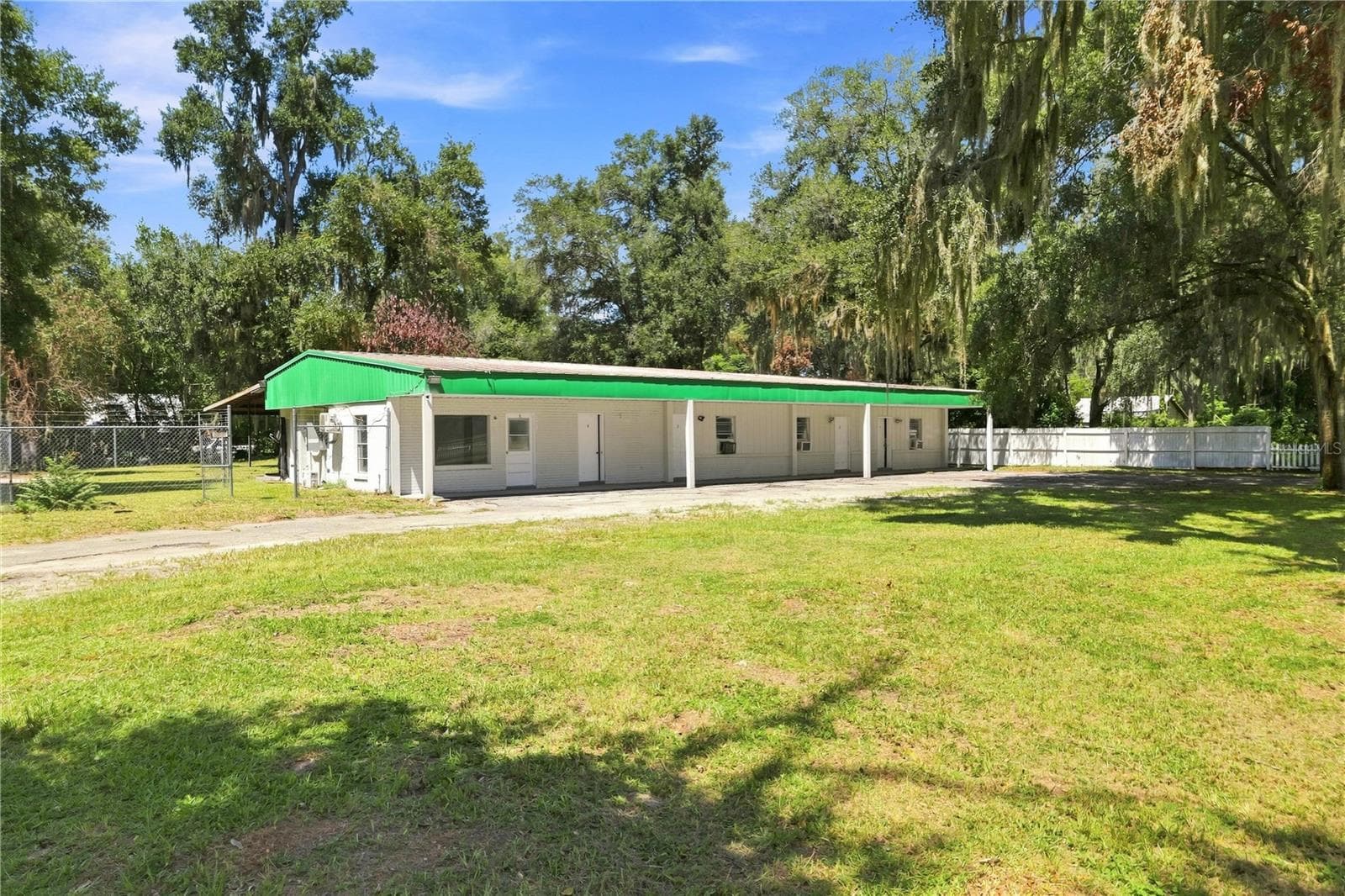 5562 S US 301