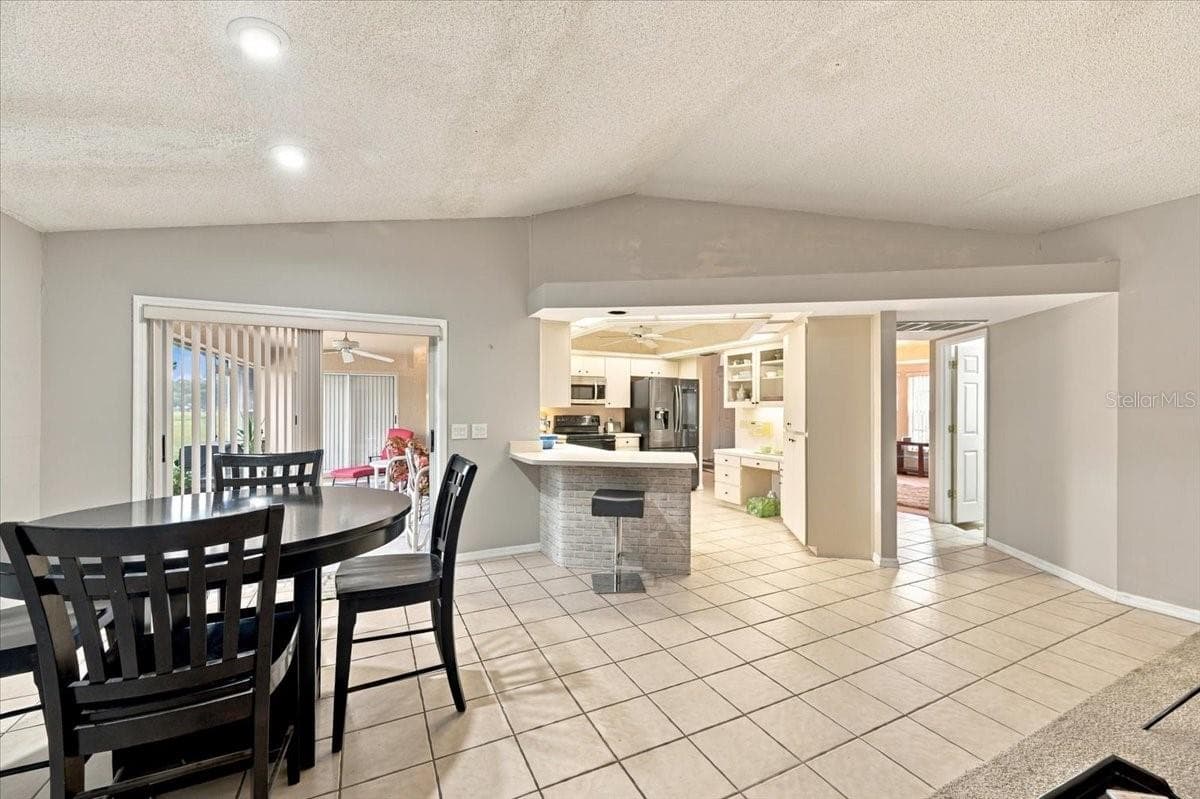 Breakfast nook & kitchen - 4437 FLINTLOCK LOOP, LAKELAND