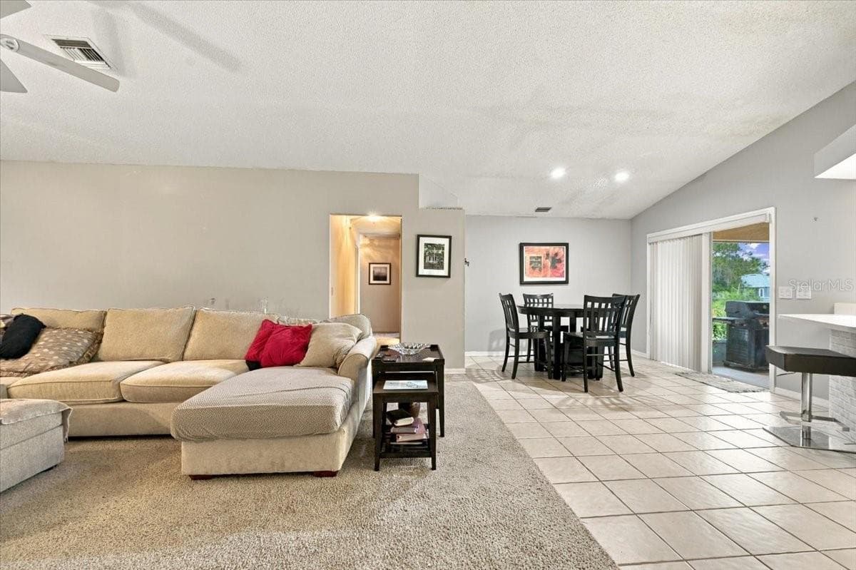 Family room, breakfast nook - 4437 FLINTLOCK LOOP, LAKELAND
