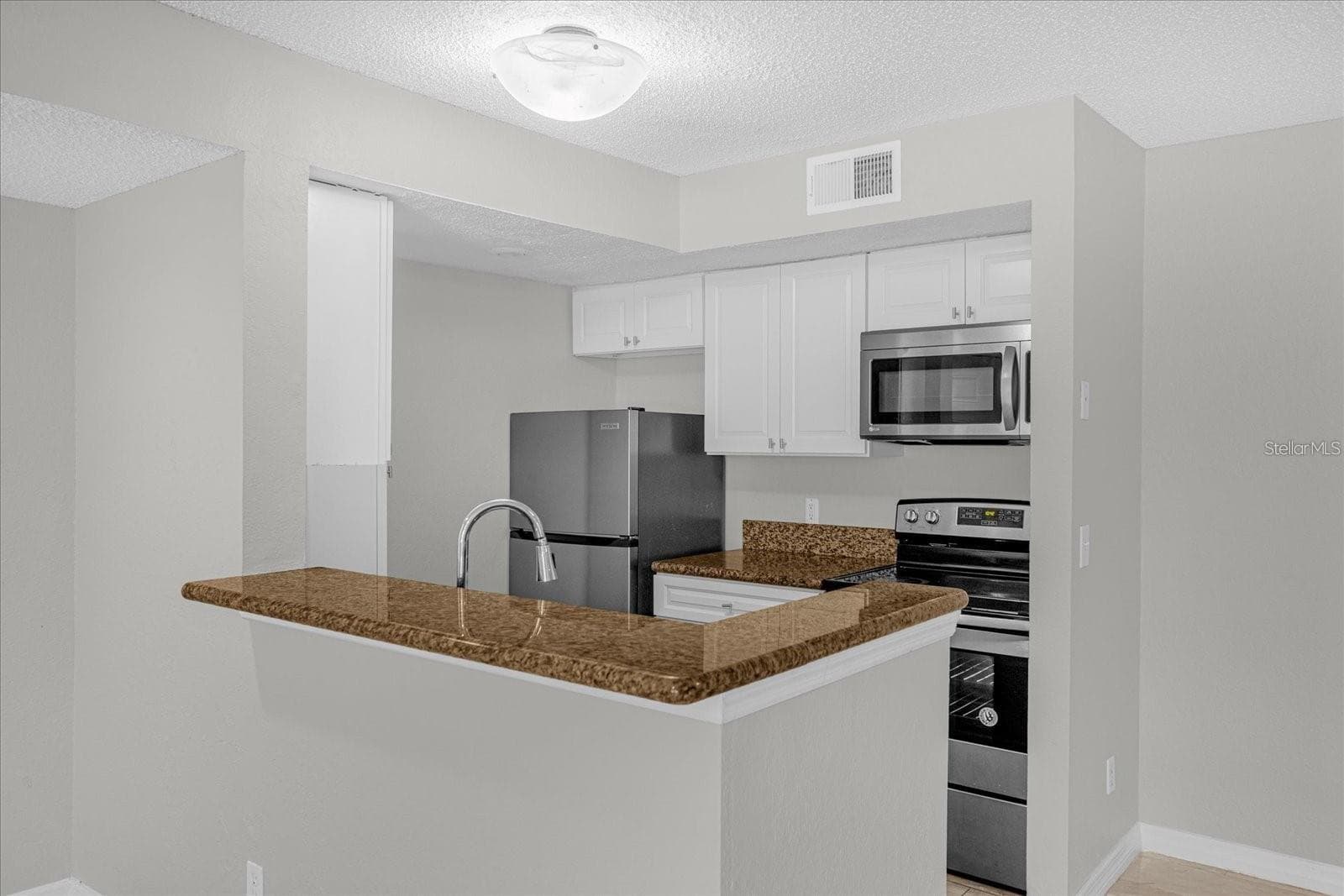 Condominium at 5132 CONROY RD #928, ORLANDO, photo 2 of 16