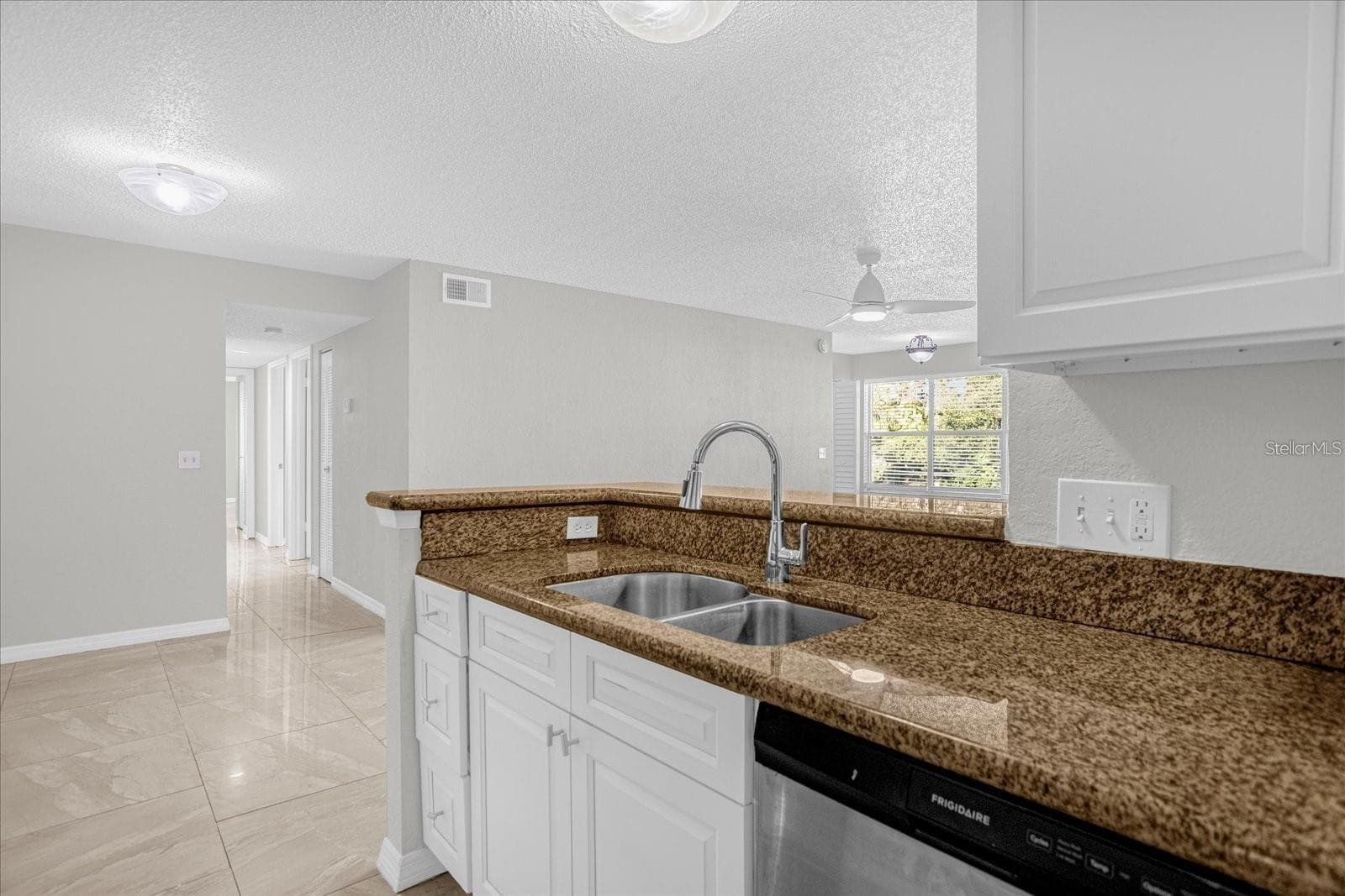 Condominium at 5132 CONROY RD #928, ORLANDO, photo 3 of 16