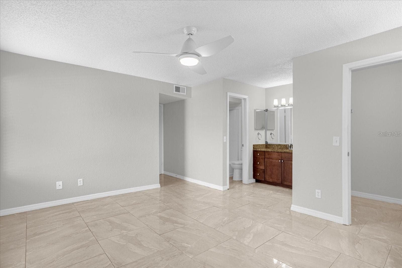 Condominium at 5132 CONROY RD #928, ORLANDO, photo 10 of 16