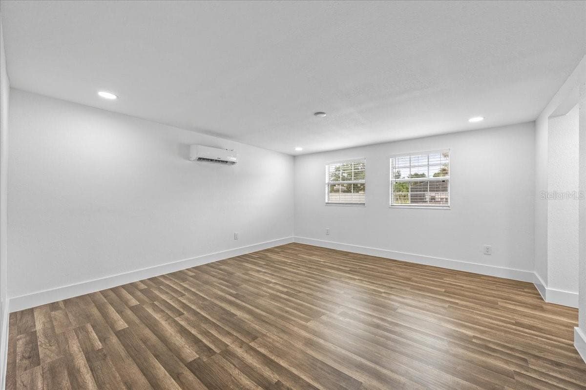 Room 4 - 21059 EXMORE AVE, PORT CHARLOTTE