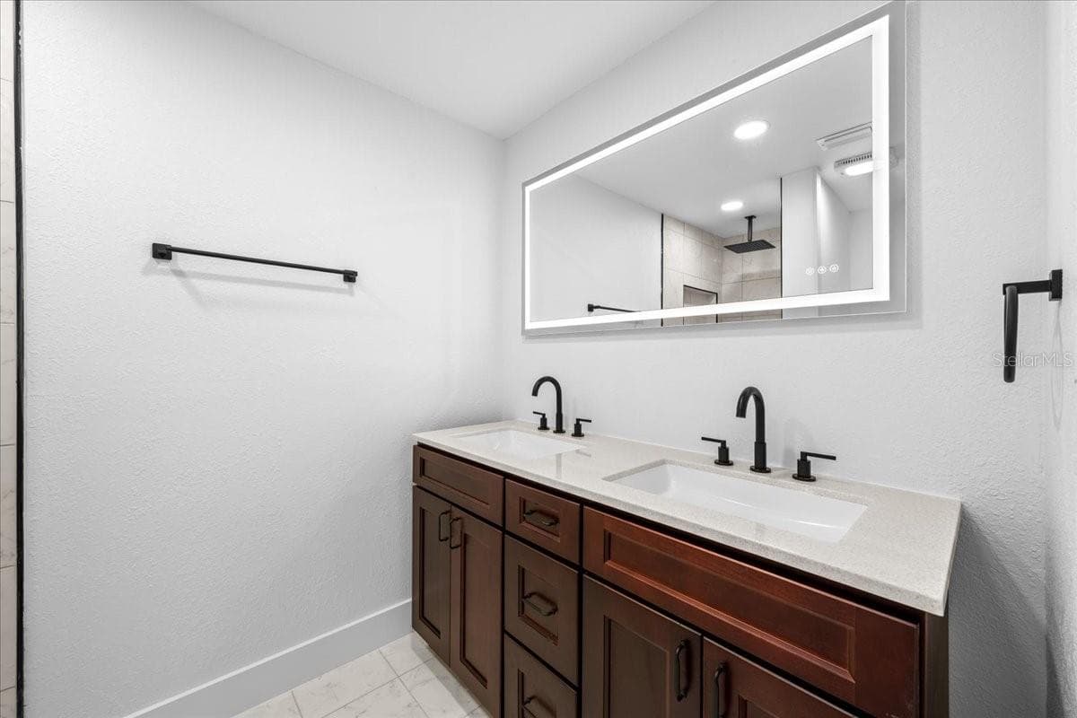 Master bathroom - 21059 EXMORE AVE, PORT CHARLOTTE