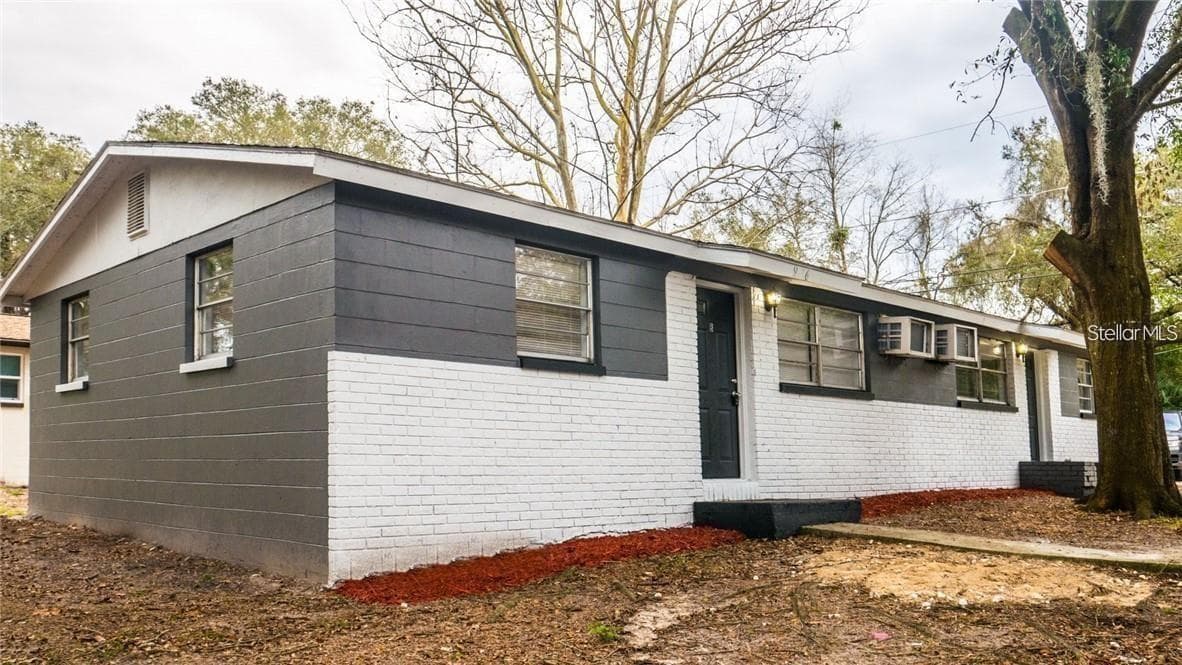 Duplex at 9416 GREYSTONE RD, THONOTOSASSA