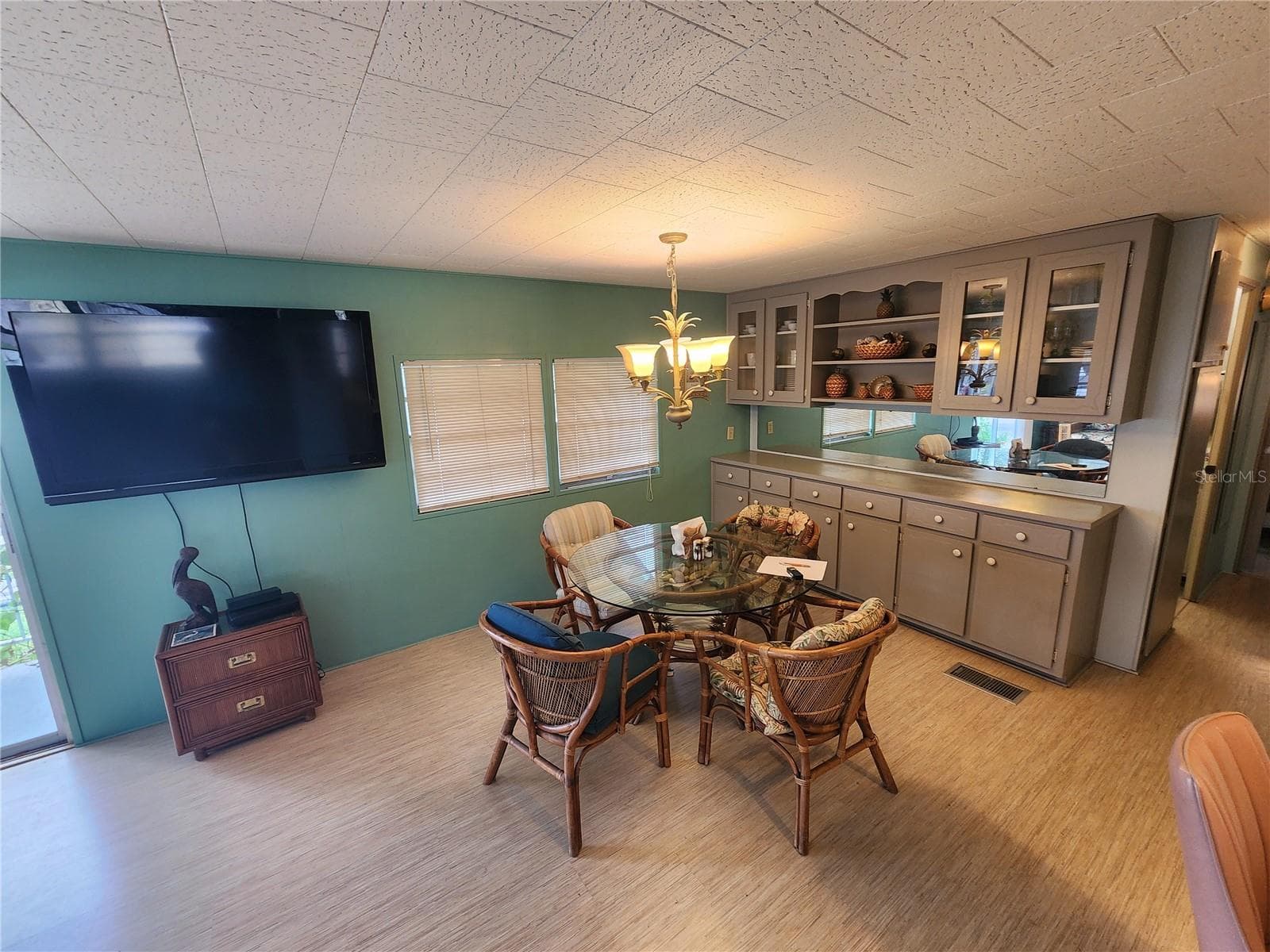 Dining Area - 5317 CHATEAU LN, BRADENTON