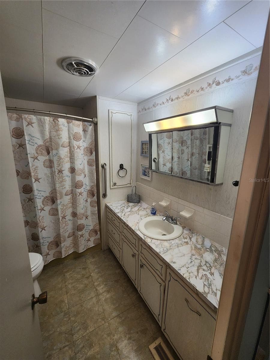 Bathroom - 5317 CHATEAU LN, BRADENTON