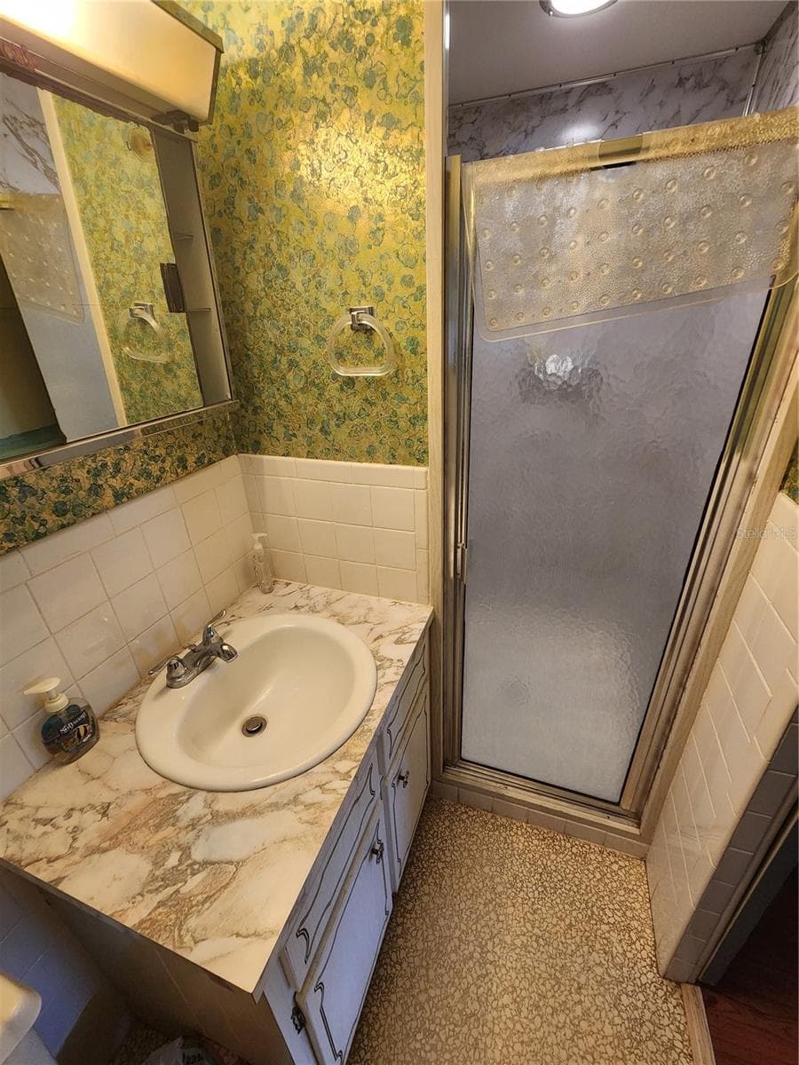 Bathroom - 5317 CHATEAU LN, BRADENTON