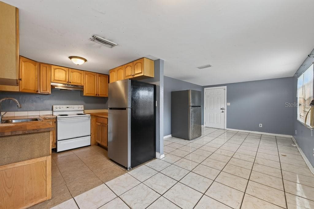 Single Family Residence at 5016 S 85TH ST, TAMPA, photo 5 of 53
