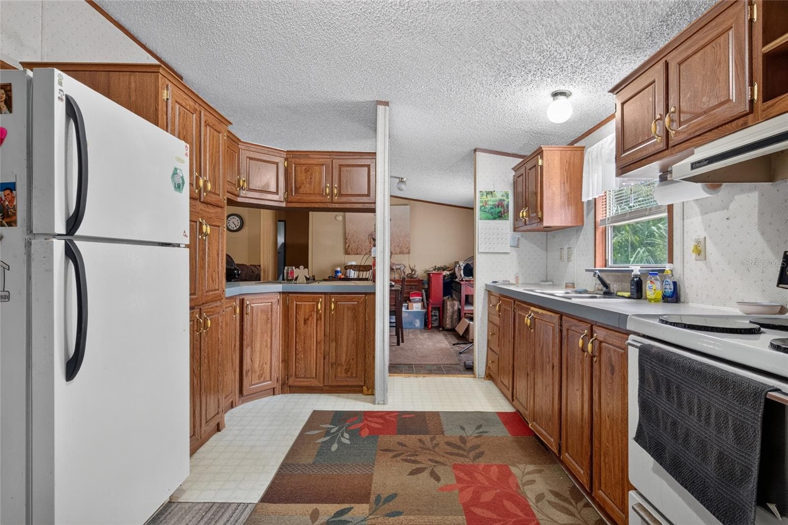 Manufactured Home at 1501 PASADENA DR, SEFFNER, photo 4 of 32