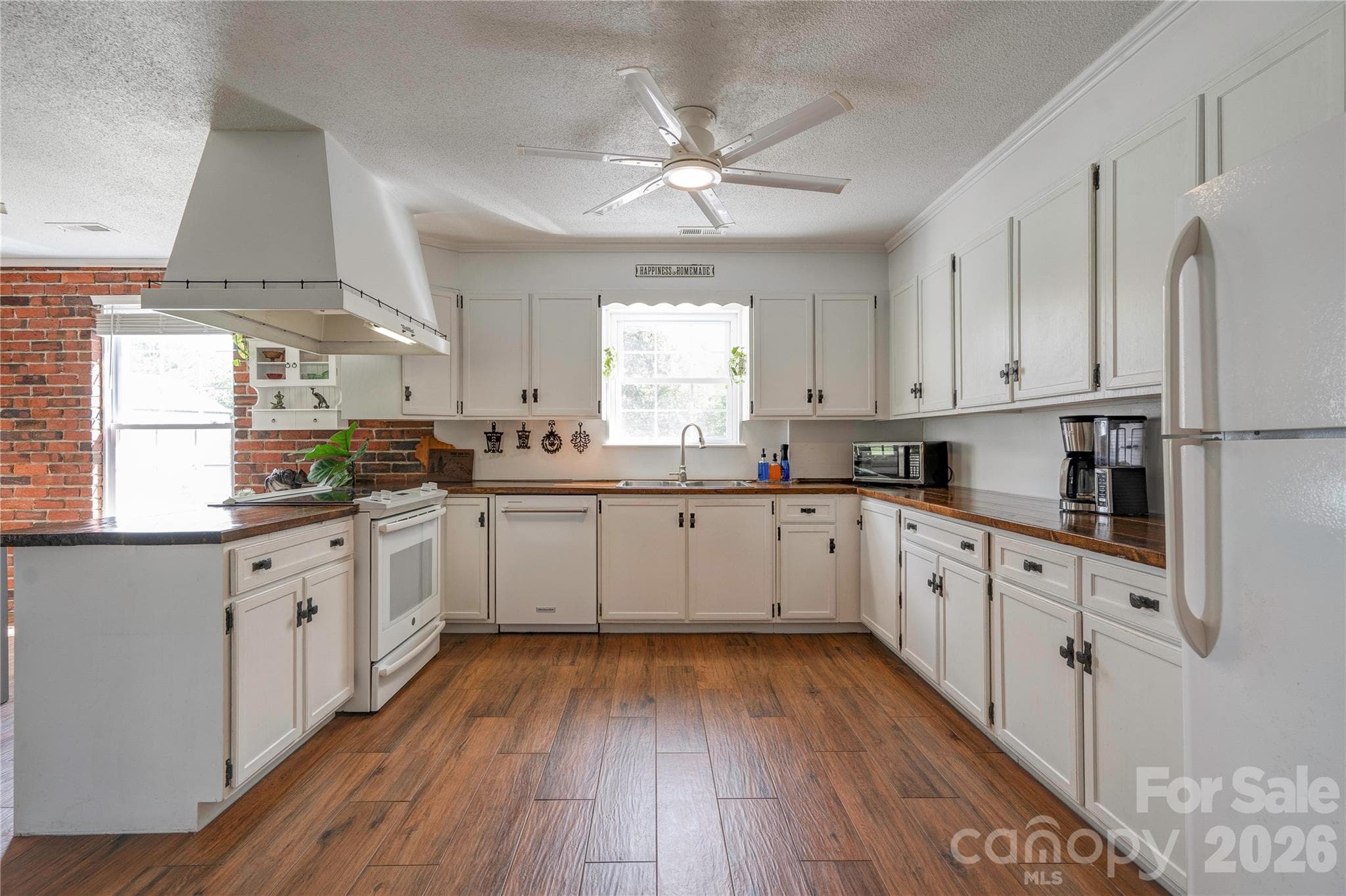 Kitchen - 129 Church View Drive, Lawndale