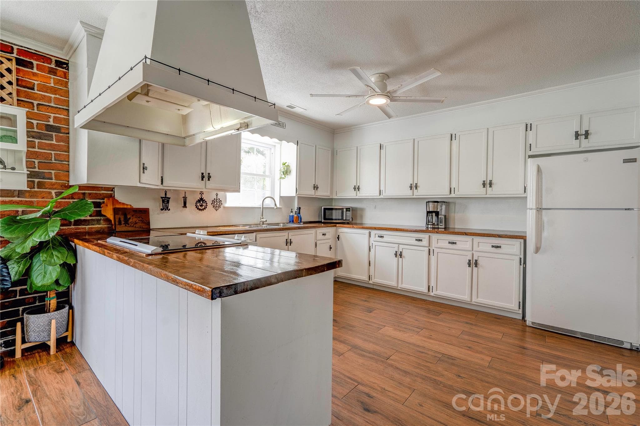 Kitchen - 129 Church View Drive, Lawndale