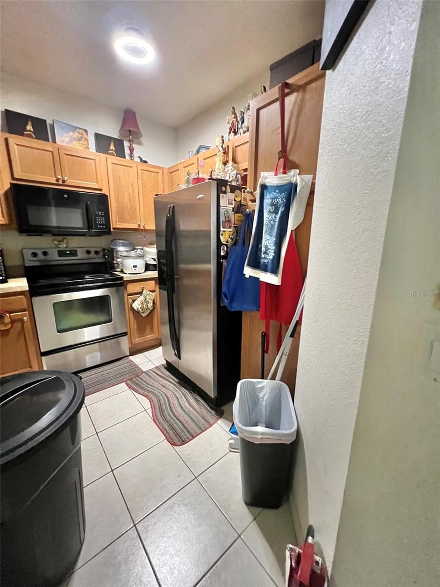 Townhouse at 2388 GRAND CENTRAL PKWY #2, ORLANDO, photo 3 of 8