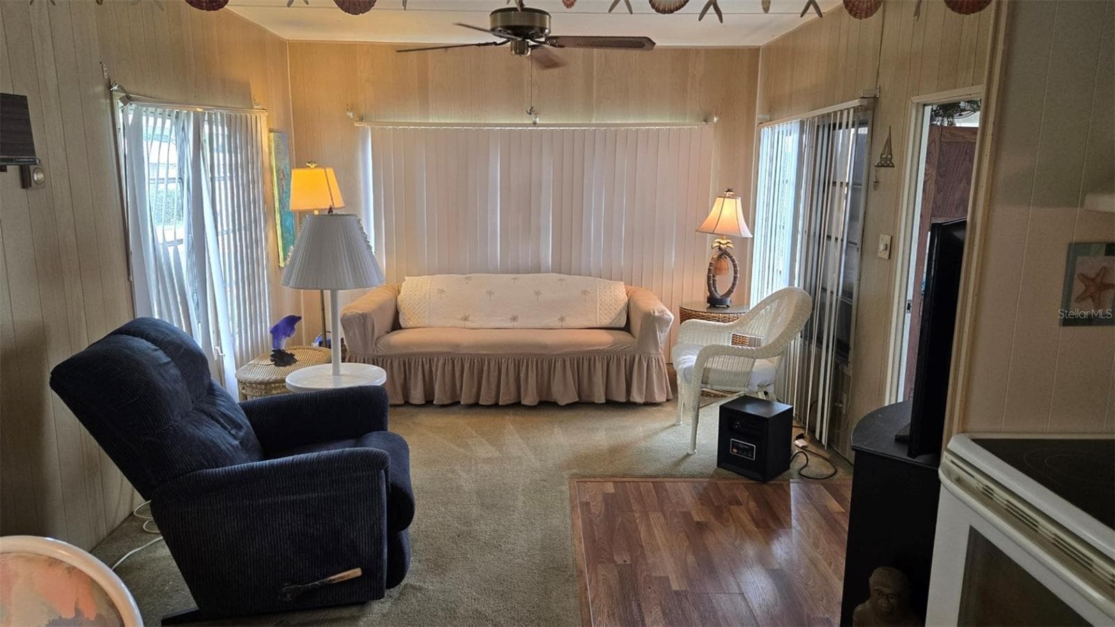 Mobile Home at 3323 BONNIE DR, ELLENTON, photo 2 of 17