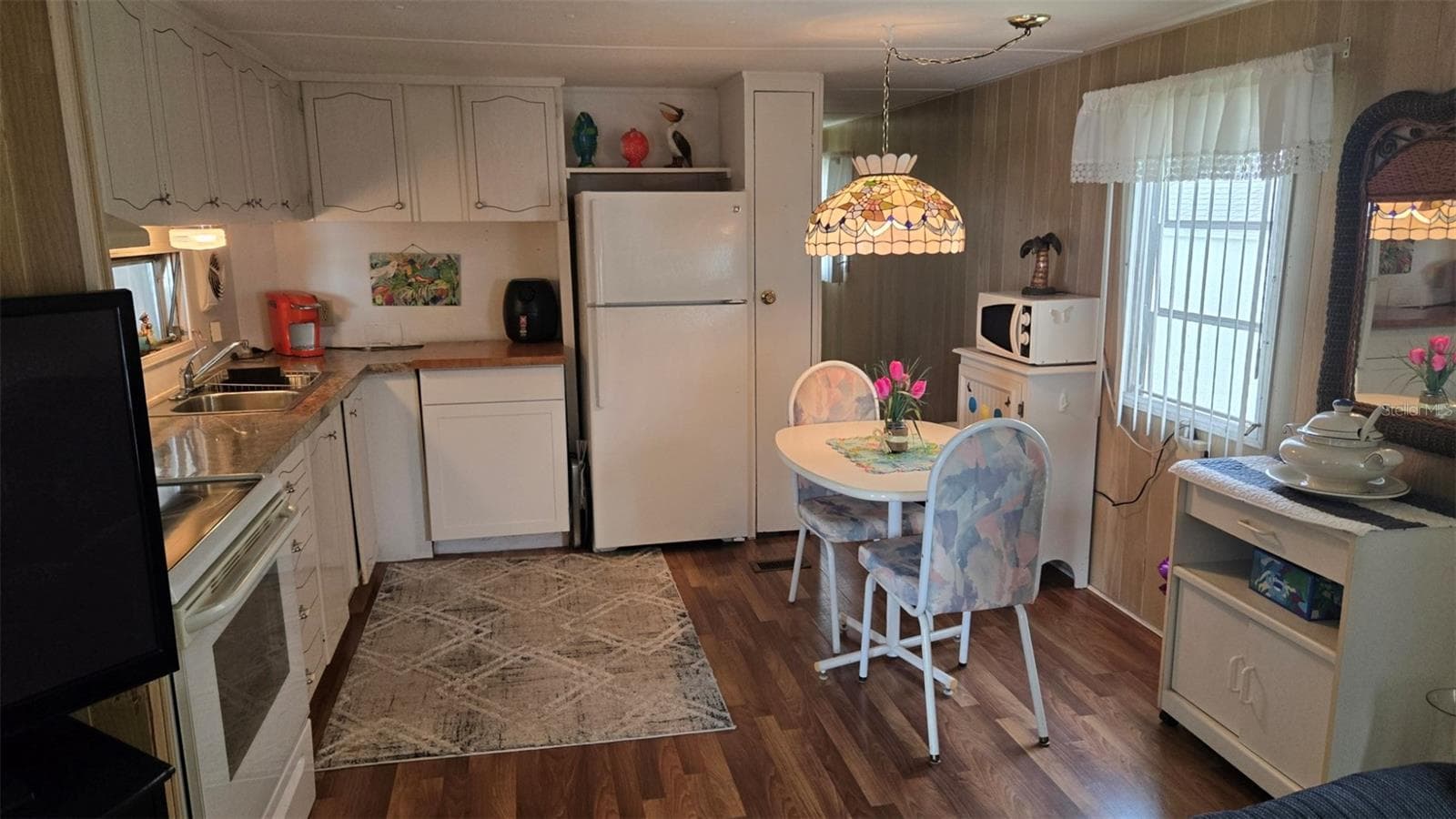 Mobile Home at 3323 BONNIE DR, ELLENTON, photo 4 of 17