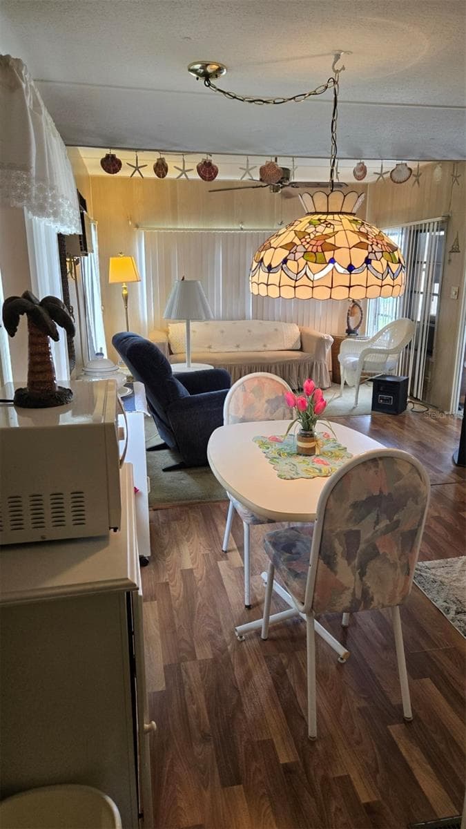 Mobile Home at 3323 BONNIE DR, ELLENTON, photo 5 of 17