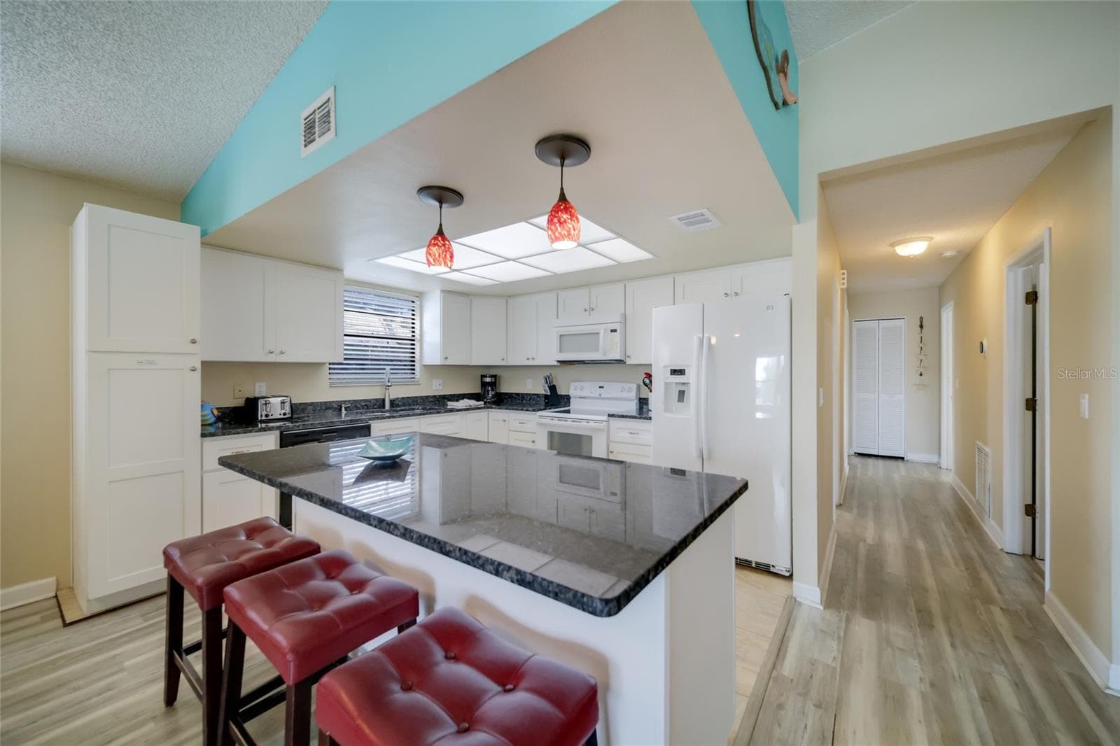Single Family Residence at 313 MAGNOLIA AVE, ANNA MARIA, photo 9 of 30