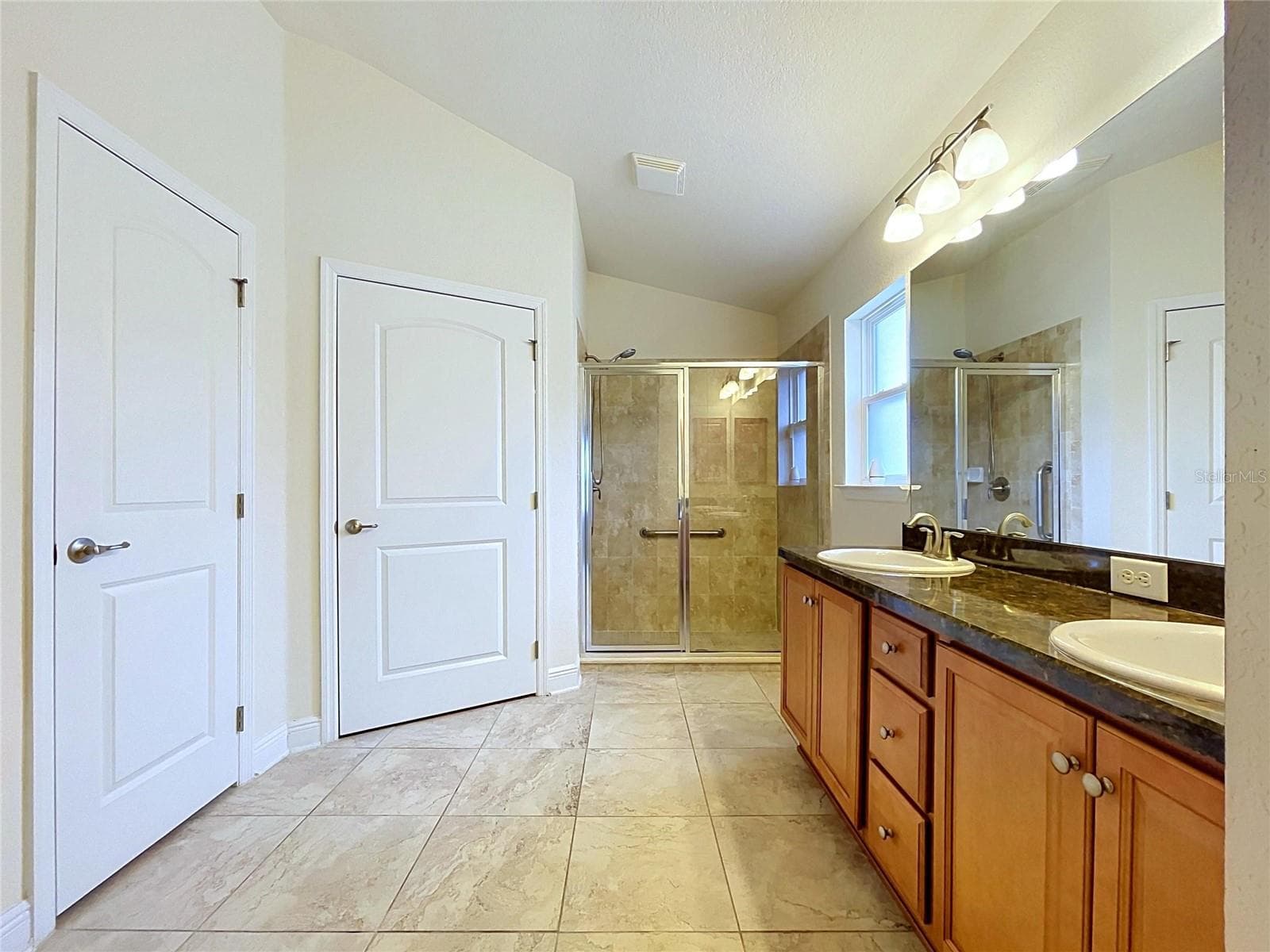PRIMARY BATHROOM - 7029 WIREVINE DR, BROOKSVILLE