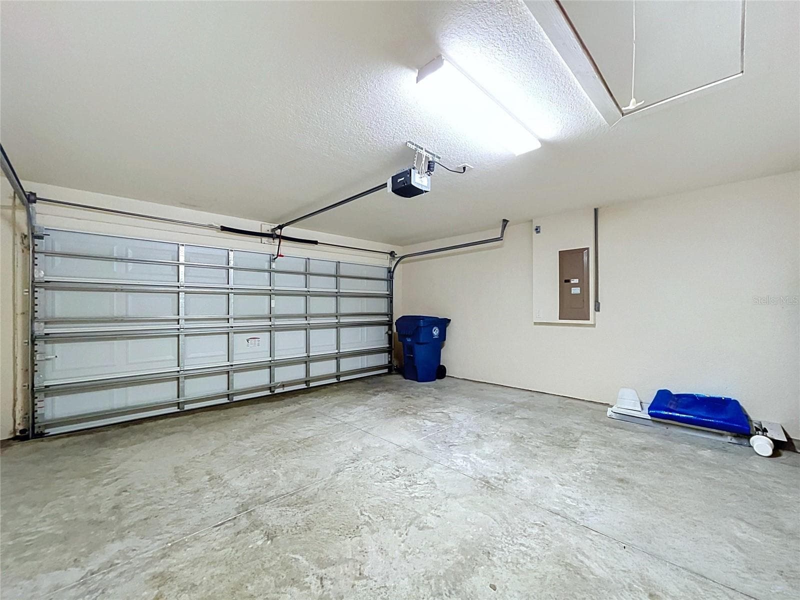 2 CAR GARAGE - 7029 WIREVINE DR, BROOKSVILLE