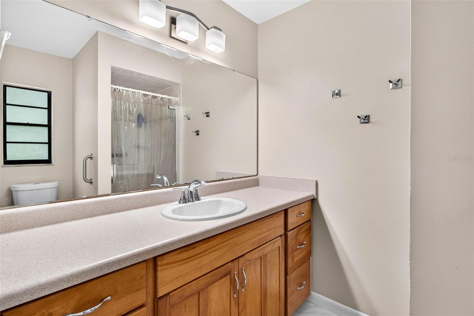 primary bathroom with shower - 7220 WOODBROOK DR, TAMPA