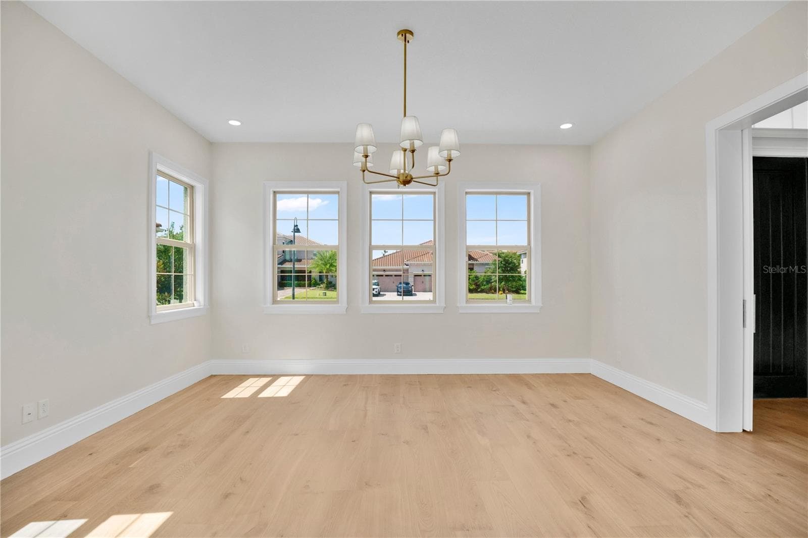 Single Family Residence at 228 STANTON ESTATES CIR, WINTER GARDEN, photo 4 of 47