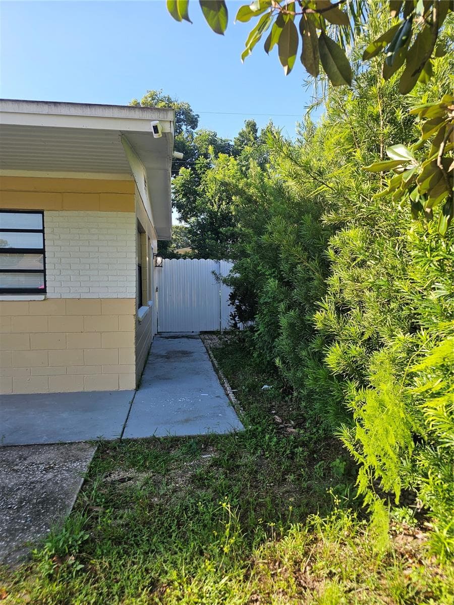 Single Family Residence at 6125 LIBERTY AVE, TEMPLE TERRACE, photo 2 of 28
