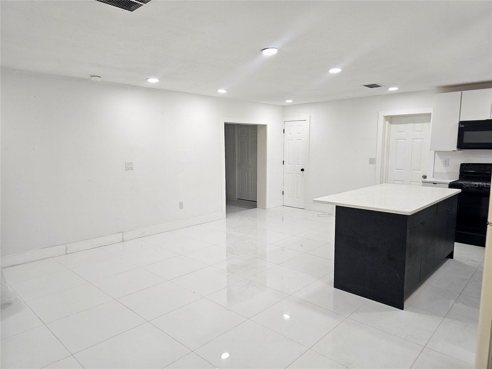 Single Family Residence at 6125 LIBERTY AVE, TEMPLE TERRACE, photo 5 of 28
