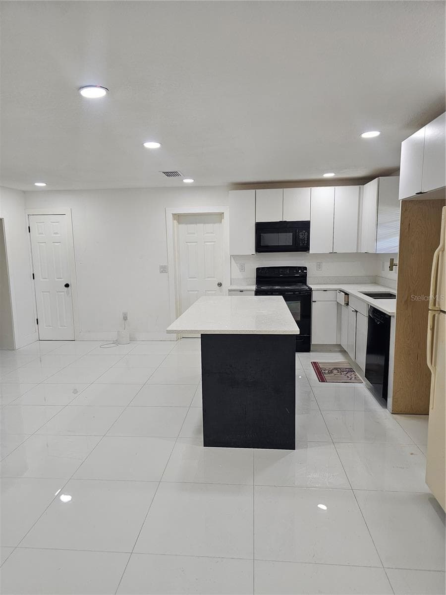 Single Family Residence at 6125 LIBERTY AVE, TEMPLE TERRACE, photo 6 of 28