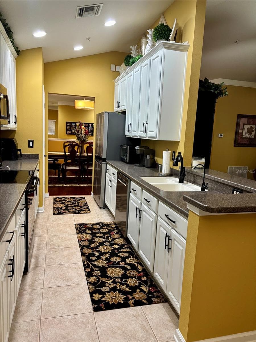 Condominium at 2003 SANTA CATALINA LN #2003, RIVERVIEW, photo 13 of 51