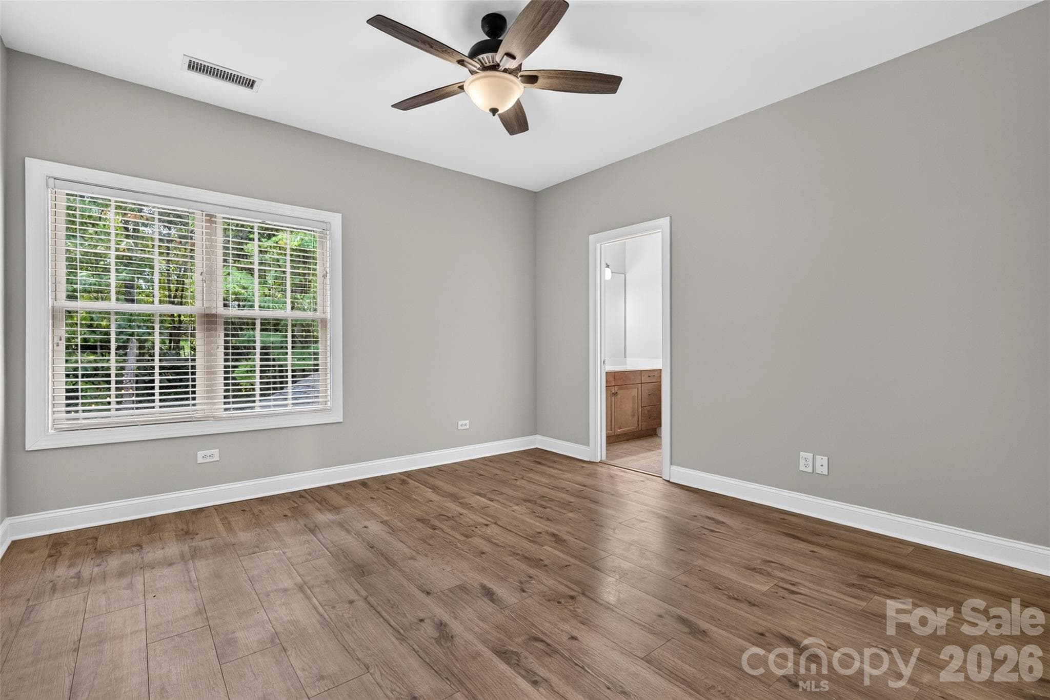 Secondary bedroom with ceiling fan and Jack-n-Jill bathroom. - 3941 Grovesner Street, Harrisburg