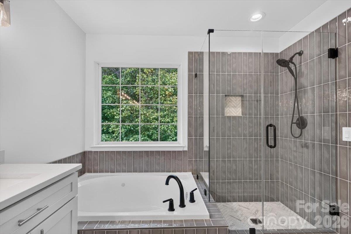 Single Family Residence at 2536 Thornfield Road, Charlotte, photo 6 of 39