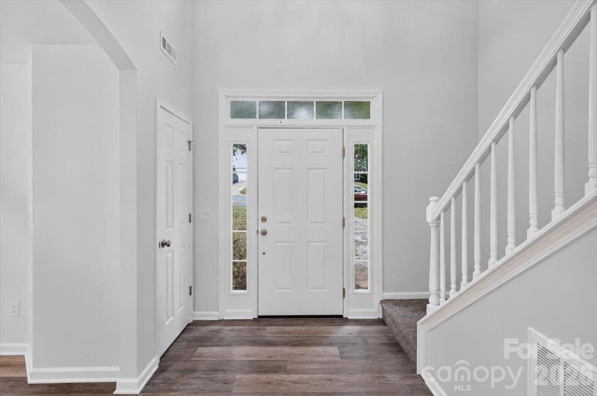 Single Family Residence at 2536 Thornfield Road, Charlotte, photo 8 of 39