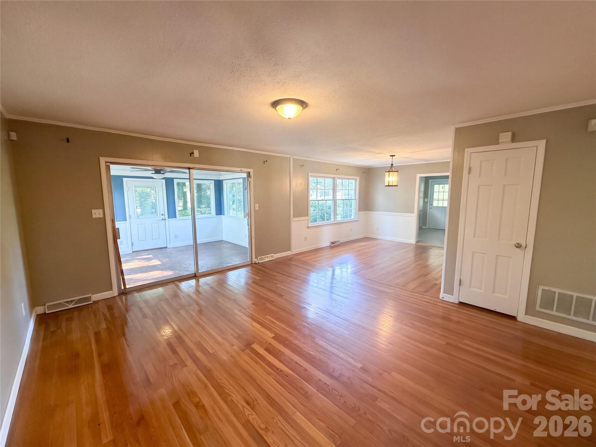 Single Family Residence at 3309 Gardner Park Drive, Gastonia, photo 6 of 16