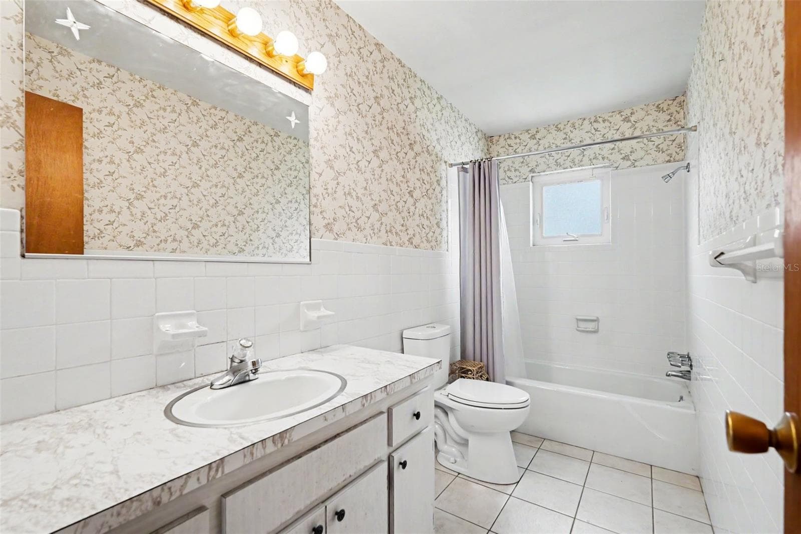 Guest Bathroom - 39800 COUNTY ROAD 54, ZEPHYRHILLS
