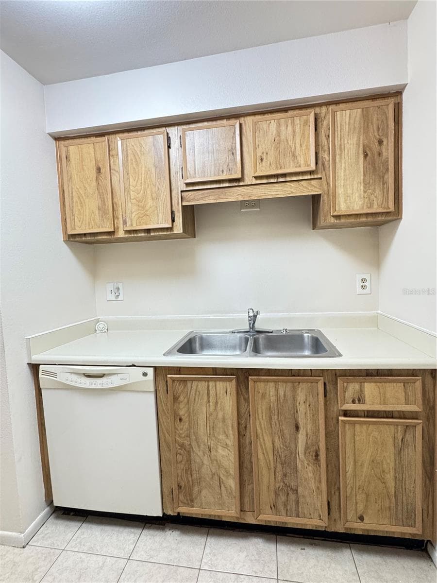 New Dishwasher in Kitchen - 4033 DREAM OAK PL #101, TAMPA
