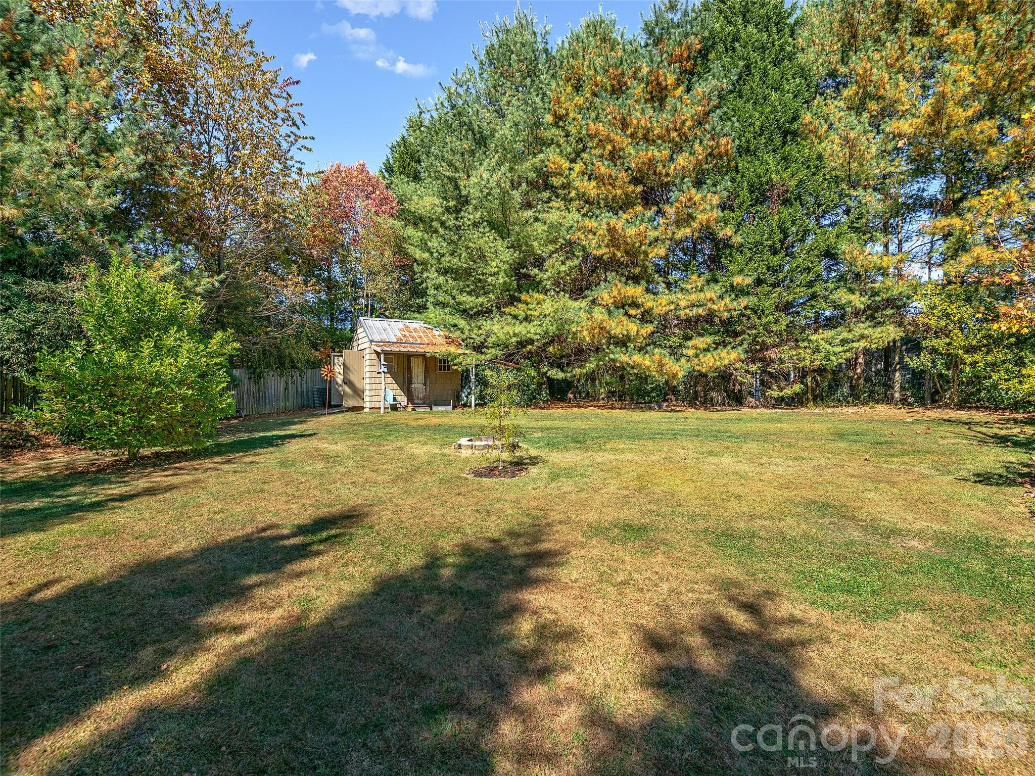 Large Garden Shed & Private Setting - 23 Old Applewood Lane, Hendersonville