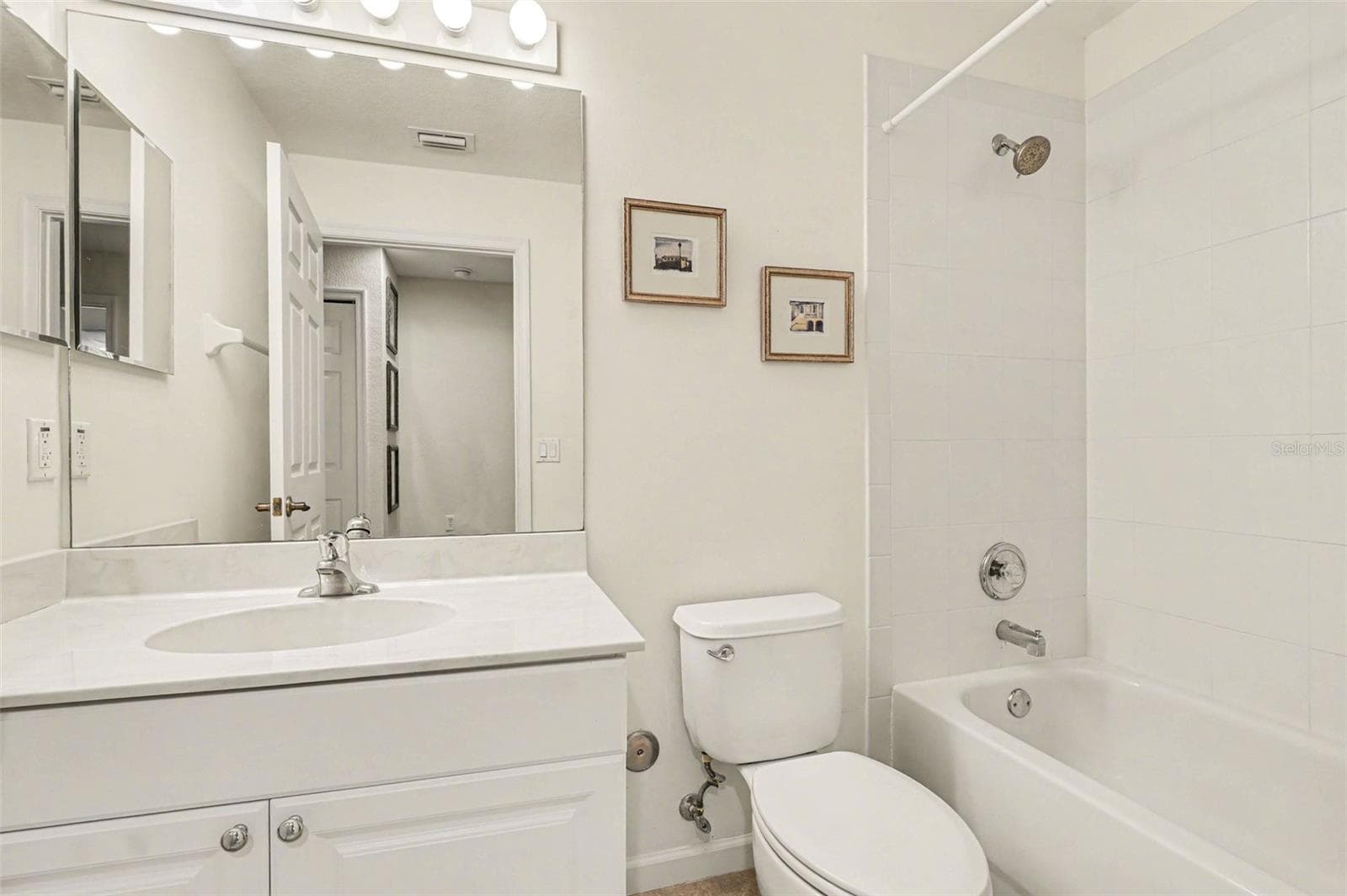 Guest bathroom - 4683 CLUB DR #101, PORT CHARLOTTE