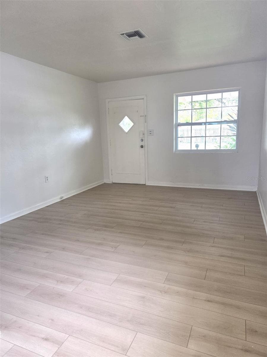Entrance & Living Room - 2103 N HAROLD AVE, TAMPA