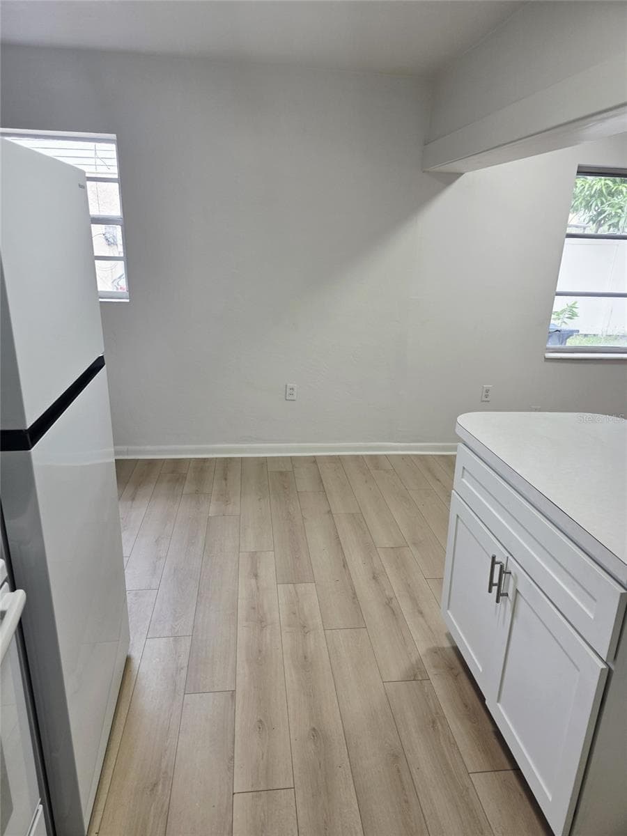 Kitchen with view of Eat-in-Area - 2103 N HAROLD AVE, TAMPA
