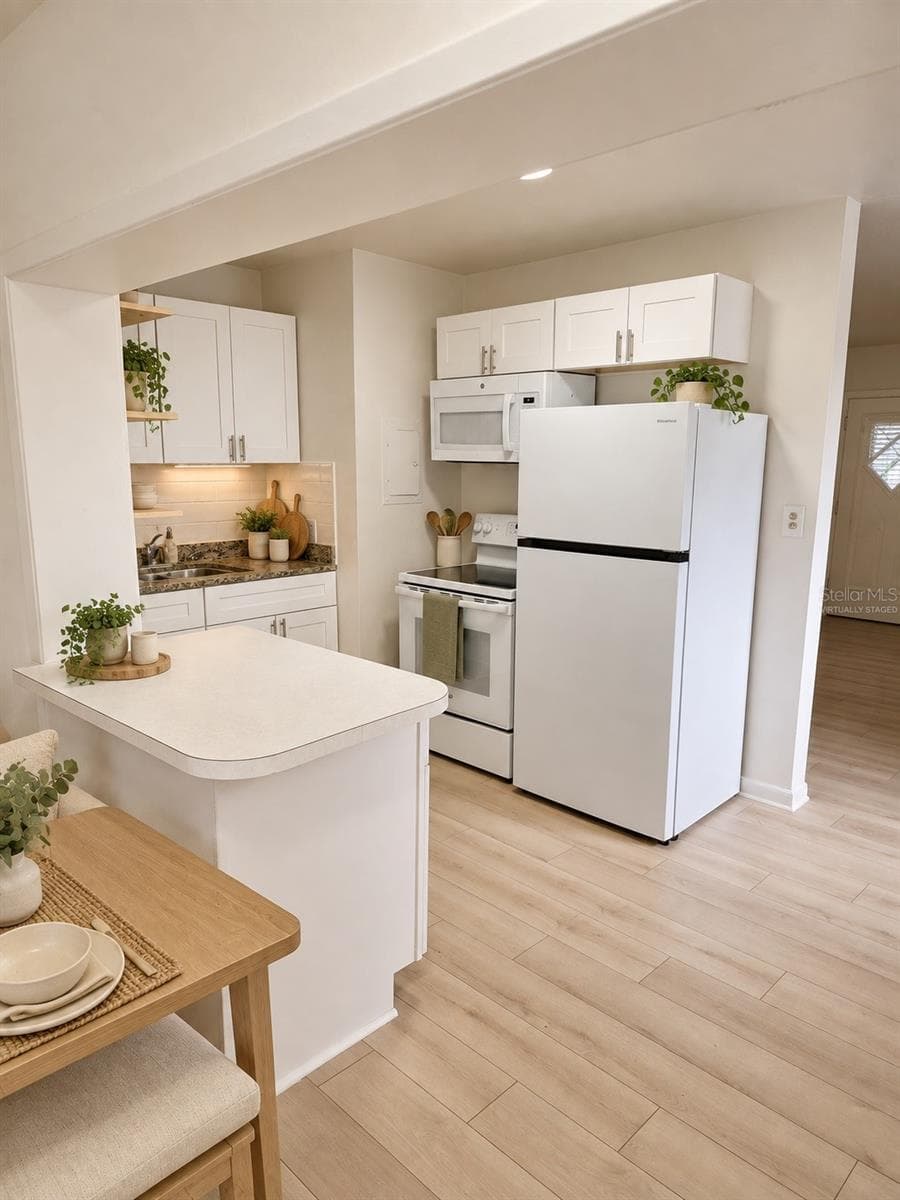 Virtually Staged - Kitchen - 2103 N HAROLD AVE, TAMPA