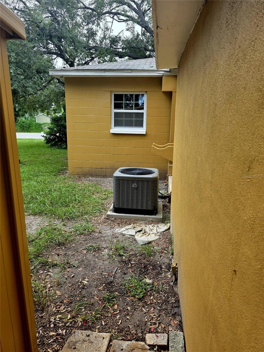 Right side of Home - 2103 N HAROLD AVE, TAMPA